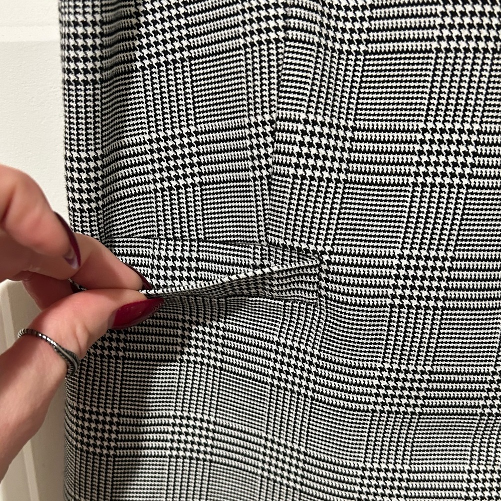 Like New Sincerely Jules Black & White Glen Plaid Vest Sleeveless Top - Picture 5 of 13